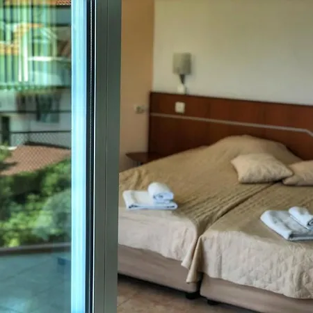 кристал فندق 3*