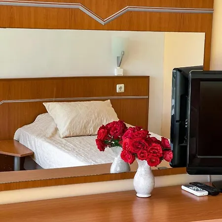 кристал فندق رافدا